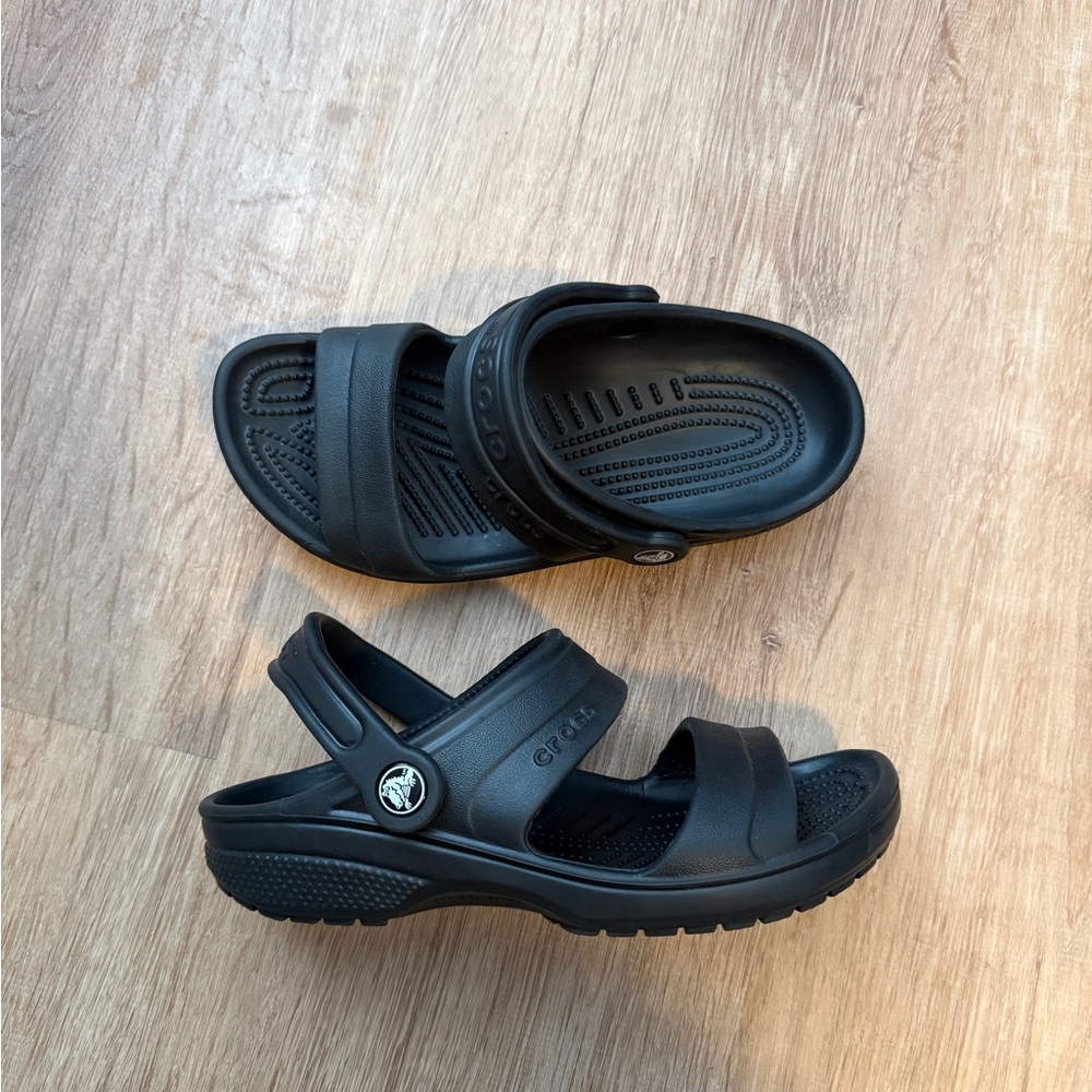 CROCS W6/M4 Black Strap Sandals-excellent condition
